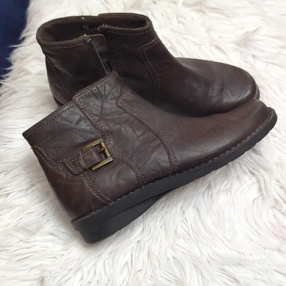 Clarks Bendable Dark Brown Leather Ankle Boots with Zipper - Picture 9 of 10